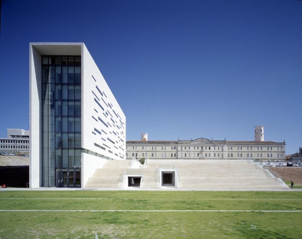 Новый университет Португалии